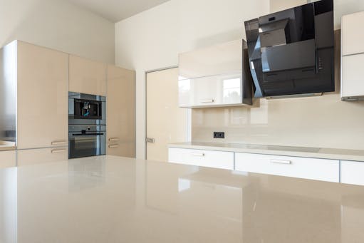 Le Quartz, Élégance et Résistance