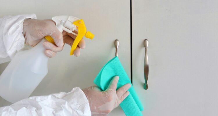 nettoyage des tiroirs et les étagères